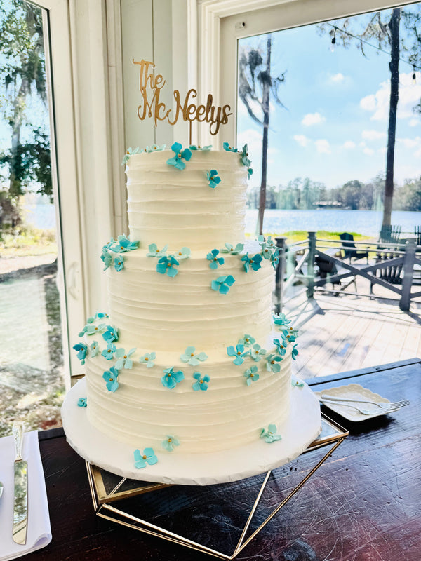 Buttercream texture with fondant flowers